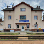 Železniční nádraží ve Slavkově u Brna