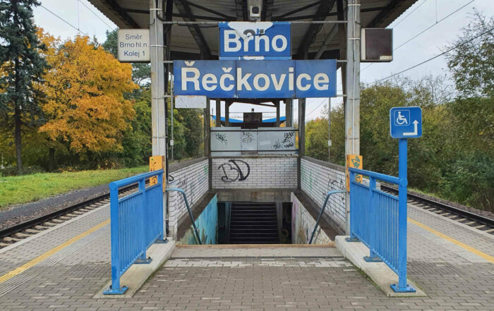 Přístup na nástupiště v Řečkovicích
