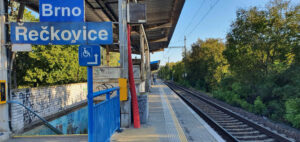 Řečkovické nádraží - nástupiště u koleje 2