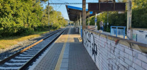 Vlaková zastávka Brno-Řečkovice, nástupiště u 1. koleje směr Brno