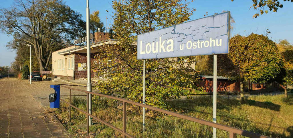 Vlaková zastávka Louka u Ostrohu