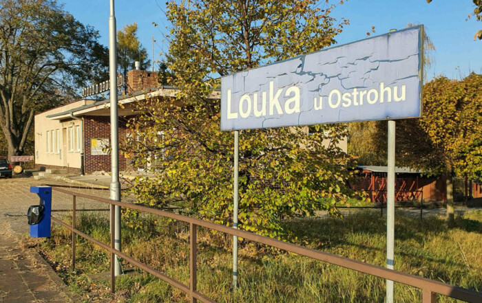 Vlaková zastávka Louka u Ostrohu