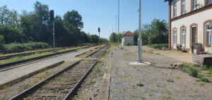 Čekárna a záchody na nádraží v Miroslavi