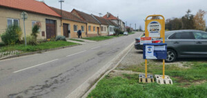 Zastávka autobusu v Petrově u Strážnice