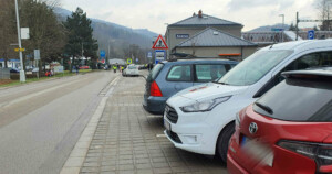 Přístup na nádraží v Adamově, parkování v Adamově u nádraží