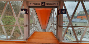 Adamov nádraží: přístup na nástupiště u 3. a 4. koleje