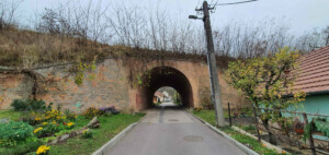 Železniční cihlový viadukt v obci Bohutice