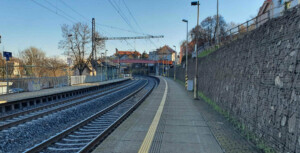 Vlaková zastávka Kolín, nástupiště u 1. koleje