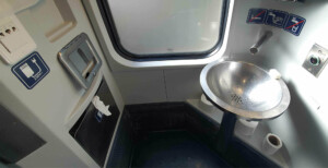 Záchod ve vlaku MÁV Bmz 6155 21-91