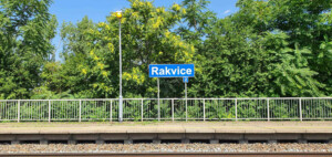 Zastávka v Rakvicích, nástupiště pro směr na Brno