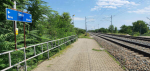 Rakvice: přístup na vlak směr Brno