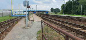 Kyjov, zastávka: přístup na nástupiště u 2. koleje
