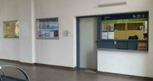 Čekárna, pokladna, záchody na nádraží v Moravském Krumlově