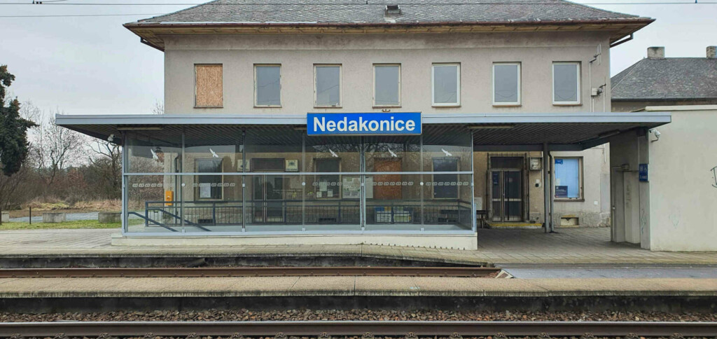 Nádraží Nedakonice