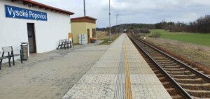 Vlaková zastávka Vysoké Popovice: nástupiště