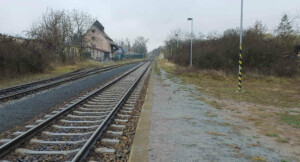 Božice u Znojma: Nástupiště u 1. koleje