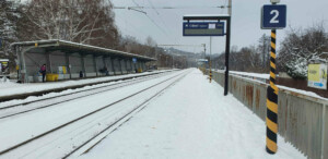 Zastávka Blansko-město, nástupiště u koleje 2, směr Letovice