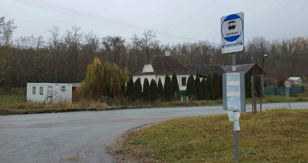 Autobusová zast. Božice, železniční stanice