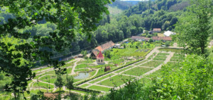 Vrchnostenské okrasné zahrady na hradě Pernštejn