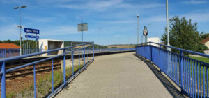 Vlaková zastávka Nevojice, přístup na nástupiště směr Veselí n. Moravou