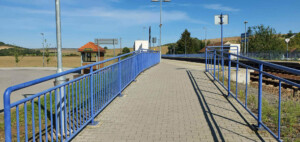 Vlaková zastávka Nevojice, přístup na nástupiště směr Brno