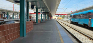 Pardubické nástupiště u 4. koleje
