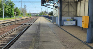 Přístřešek na 3. nástupišti na nádraží v Moravské Nové Vsi