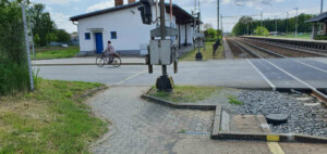 Moravský písek zastávka: přístup na nástupiště u koleje 1 směr Přerov