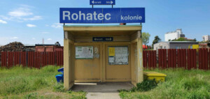 Přístřešek na zastávce v Rohatci kolonie