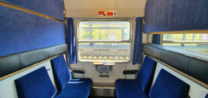Sedadla ve voze RegioJet Bcmz 50-71