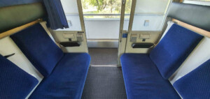 Sedadla ve voze RegioJet Bcmz 50-71