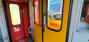 Dveře vagónu RegioJet Bcmz 50-71