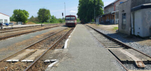 Přechod kolejí na nádraží v Čejči