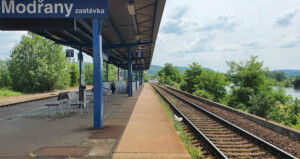 Vlaková zastávka Praha-Modřany, kolej 2