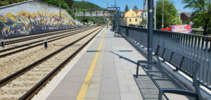Zastávka Praha Velká Chuchle, nástupiště u 1. koleje
