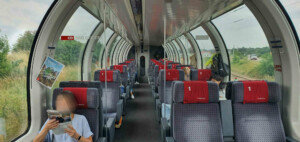 Sedadla v panoramatickém vlaku Apm 61-85