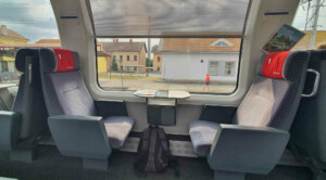 Sedadla v panoramatickém vlaku Apm 61-85