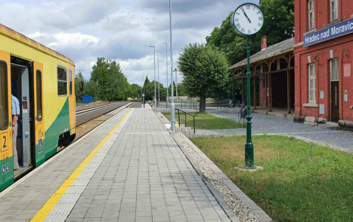 Vlaková stanice Hradec nad Moravicí, nástupiště