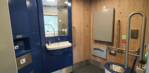 Záchod pro vozíčkáře ve vlaku RegioPanter 640 204
