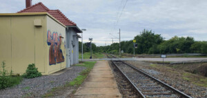 Cesta na nástupiště na zastávce Hoštice-Heroltice