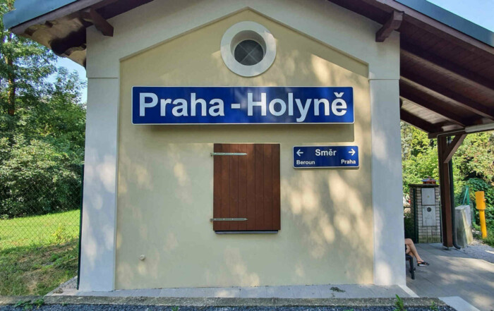 Železniční stanice Praha-Holyně