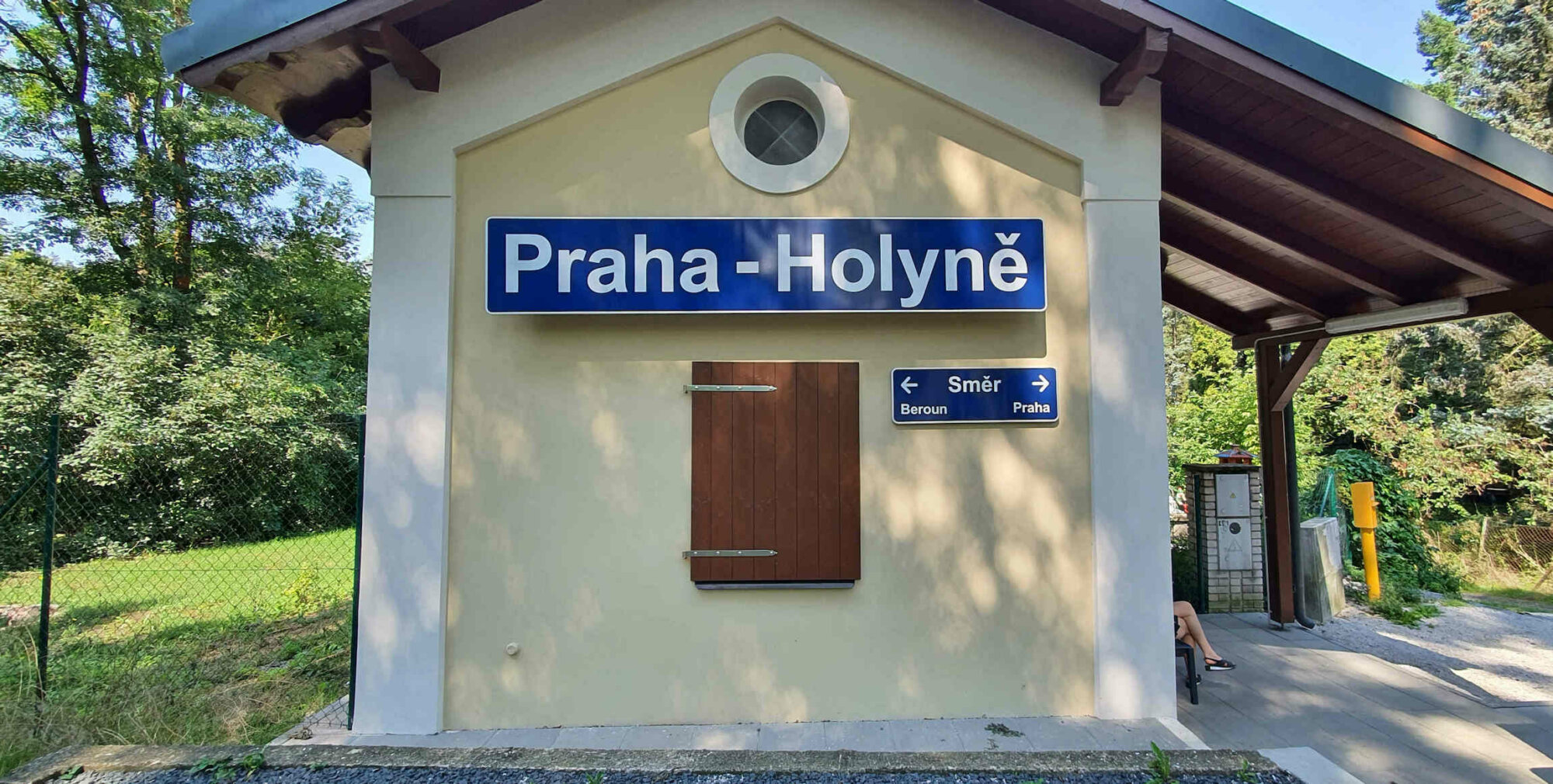 Železniční stanice Praha-Holyně