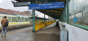 Podchod a přístup na nástupiště na nádraží Praha-Podbaba