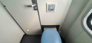 Záchod ve voze RegioJet Avmz 19-91 513