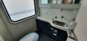 Záchod ve voze RegioJet Avmz 19-91 513