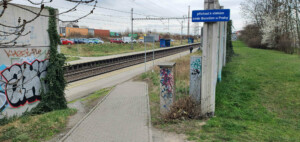 Přístup na nástupiště u koleje 1, směr Benešov