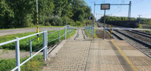 Zastávka Střeň - přístup na nástupišti u koleje 2, směr Zábřeh