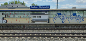Přístřešek na 1. nástupišti na nádraží v Praze Běchovicích