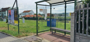 Rousínov autobusová zastávka u nádraží