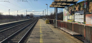 Zastávka Dolní Lhota: nástupiště směr Brno